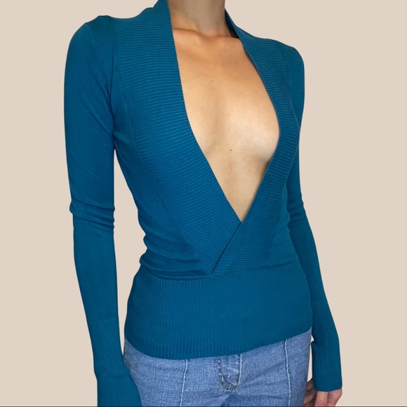 Deep V sweater top - Picture 2 of 4